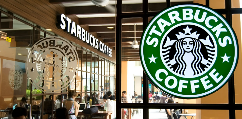 Starbucks thu hút một nhóm đa chức năng bằng cách tạo ra không gian thân thiện và linh hoạt, phù hợp cho nhiều mục đích khác nhau.